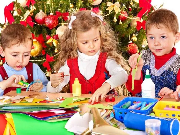 10 manualidades de Navidad divertidas para niños y niñas