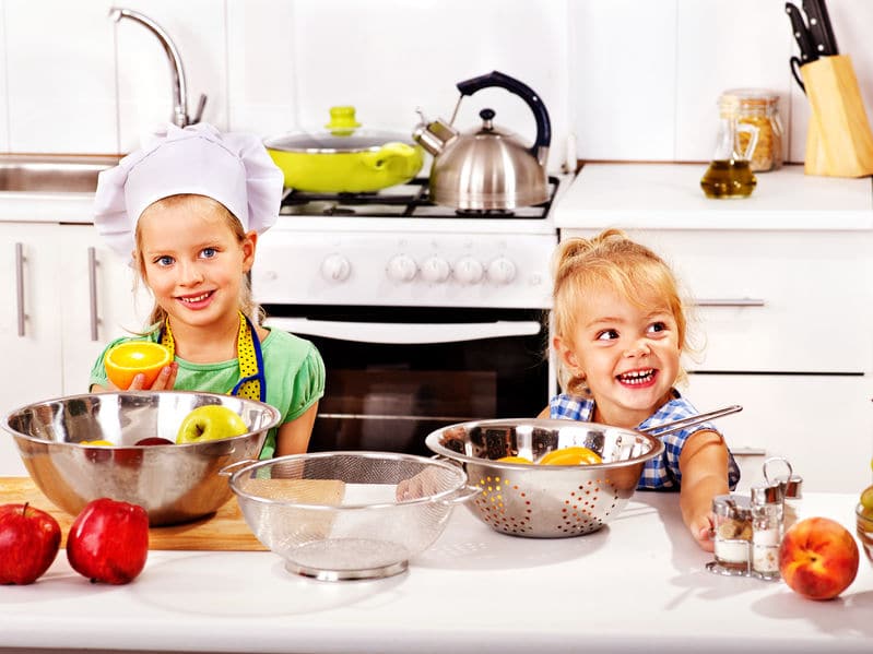 10 cosas que los niños pueden hacer en la cocina - Etapa ...