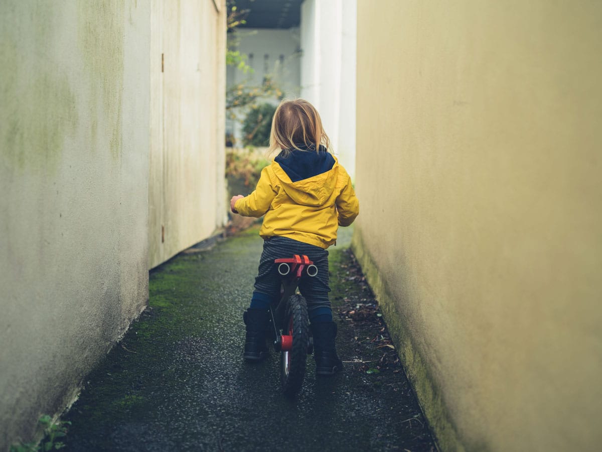 Mantener niños seguros fuera de casa