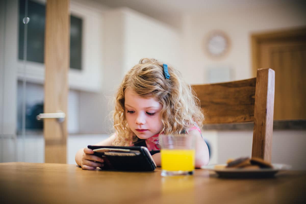 Enséñales a tus hijos a comer sin el móvil o la tablet - Etapa